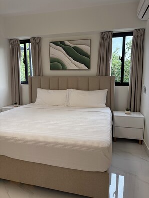 2 chambres, coffres-forts dans les chambres, bureau