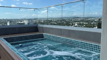 Kolam renang terbuka