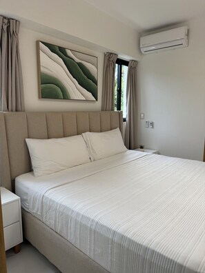 2 habitaciones, caja de seguridad en la habitación y escritorio 