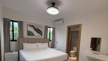 2 bedrooms, in-room safe, desk, iron/ironing board