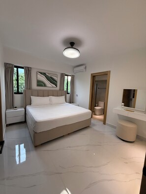 2 bedrooms, in-room safe, desk, iron/ironing board