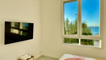 1 habitación, escritorio, tabla de planchar con plancha y wifi gratis