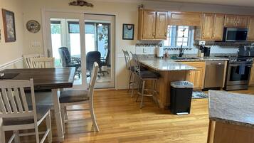 KylskÄp, mikrovÄgsugn, ugn och spishÀll