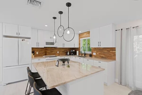 2BR • Mini Golf • Sauna • Pool TBL• Near Beach/FAU