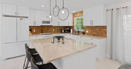 2BR • Mini Golf • Sauna • Pool TBL• Near Beach/FAU