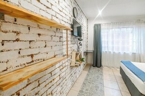 1 bedroom, internet, bed sheets