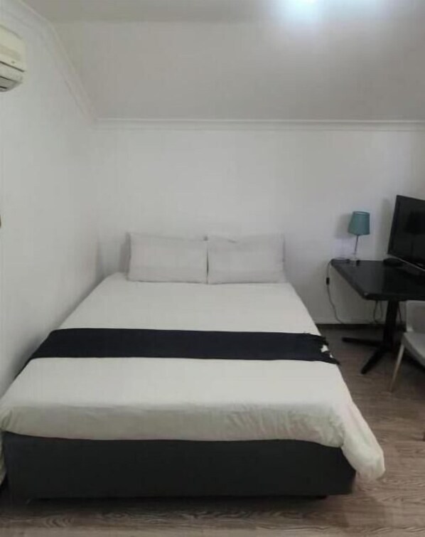 1 habitación, internet y ropa de cama