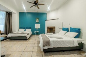 1 slaapkamer, een bureau, wifi, beddengoed