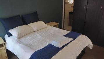 1 habitación, escritorio, wifi y ropa de cama