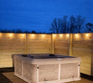 Bañera de hidromasaje al aire libre