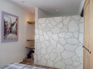 2 bedrooms, iron/ironing board, internet, bed sheets - Extremely Clean, Well Iluminated Two Bedroom Apartment Rustic Mexican finishes (Morelia)