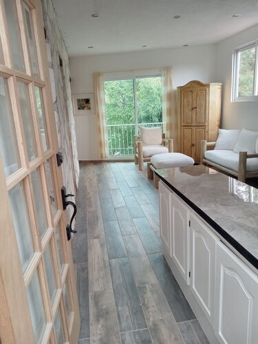 Extremely Clean, Well Iluminated Two Bedroom Apartment Rustic Mexican finishes