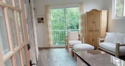 Extremely Clean, Well Iluminated Two Bedroom Apartment Rustic Mexican finishes