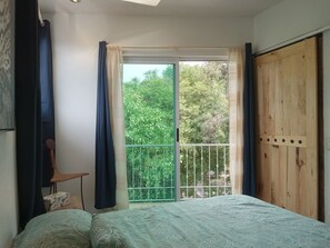 2 dormitoris, planxa i posts de planxar, Internet i roba de llit 