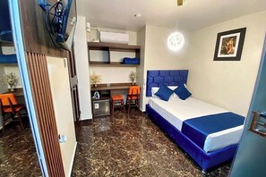 Iron/ironing board, Internet, bed sheets