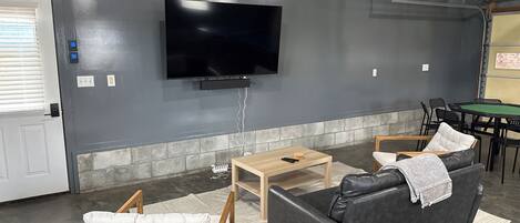 Smart TV, table tennis