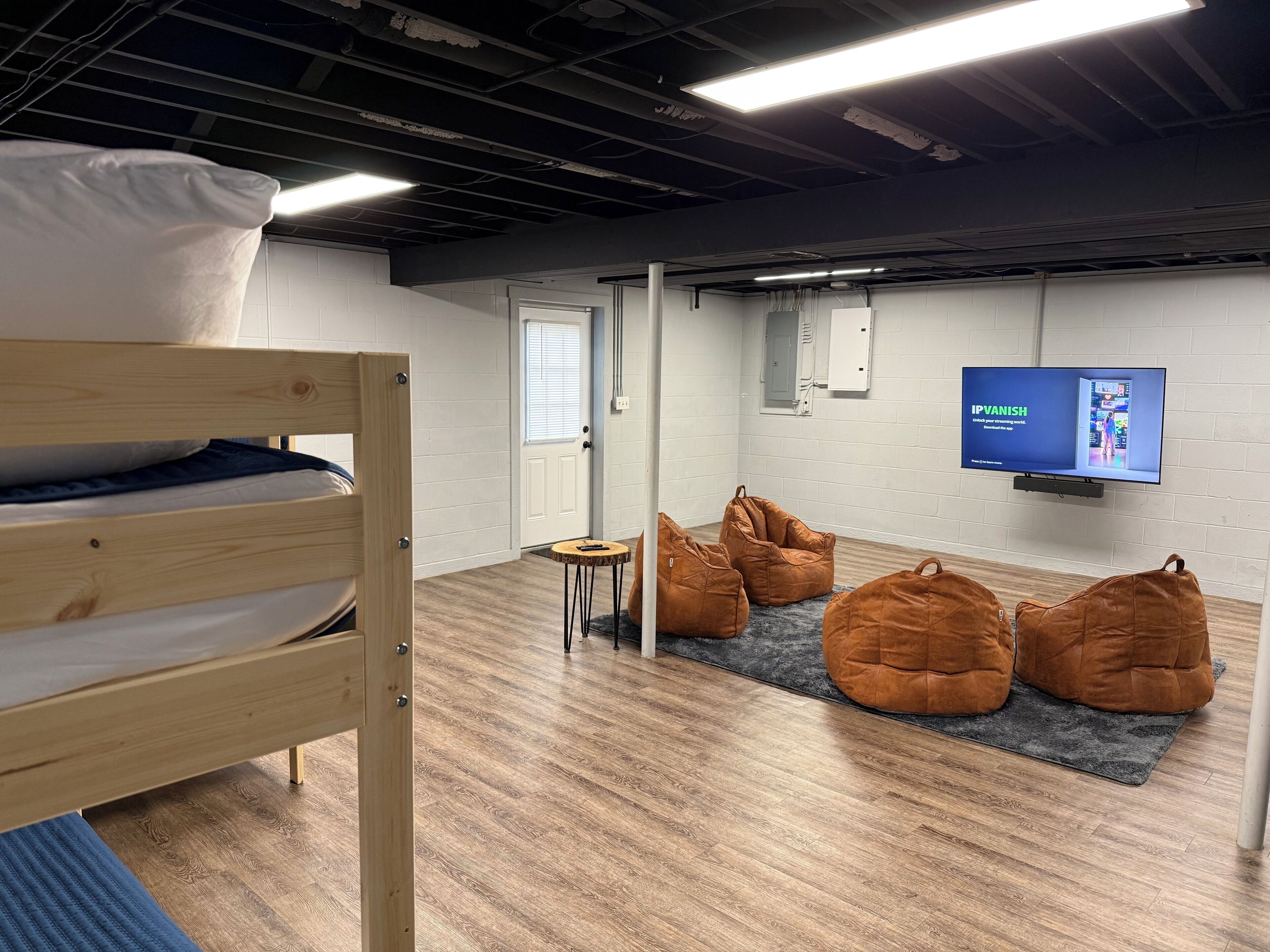 4 bedrooms, iron/ironing board, free WiFi, bed sheets