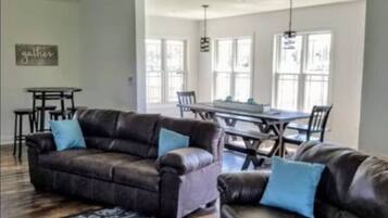 智能電視、乒乓球設施