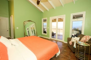 5 Schlafzimmer, Schreibtisch, Bügeleisen/Bügelbrett, Reisekinderbett