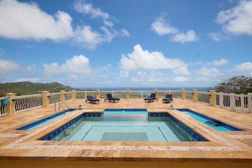 Almost Heaven: 5 Bed Villa