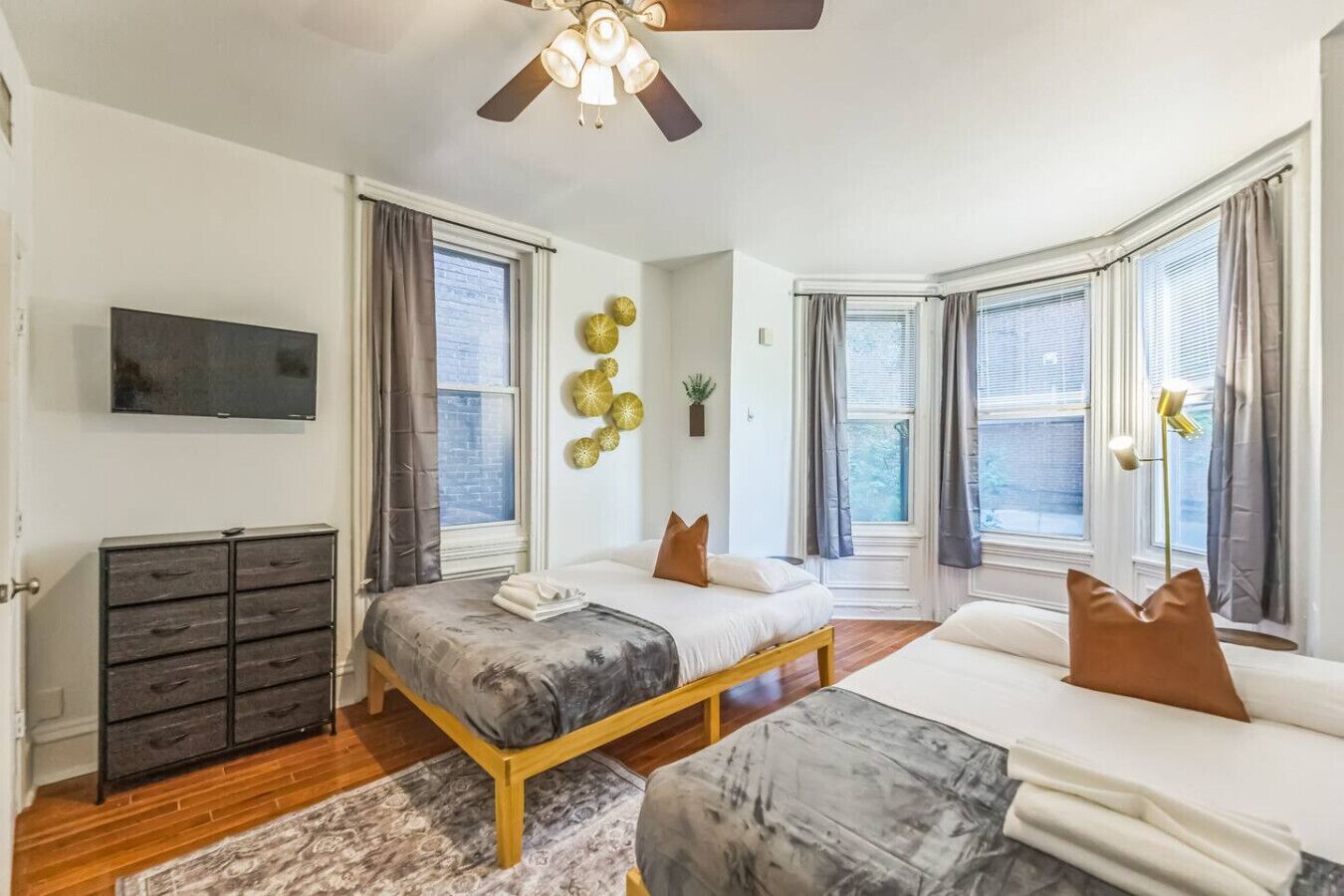 1 bedroom, desk, iron/ironing board, WiFi