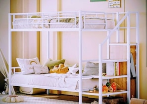 6 habitaciones, tabla de planchar con plancha y internet