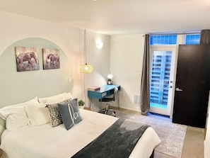 2 chambres, fer et planche à repasser, Wi-Fi, draps fournis