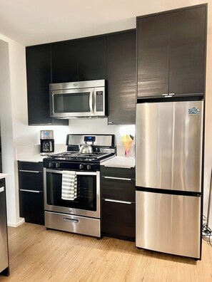 Micro-ondes, four, plaque de cuisson, lave-vaisselle