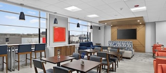 Holiday Inn Express and Suites Chicago West Oak Park by IHG