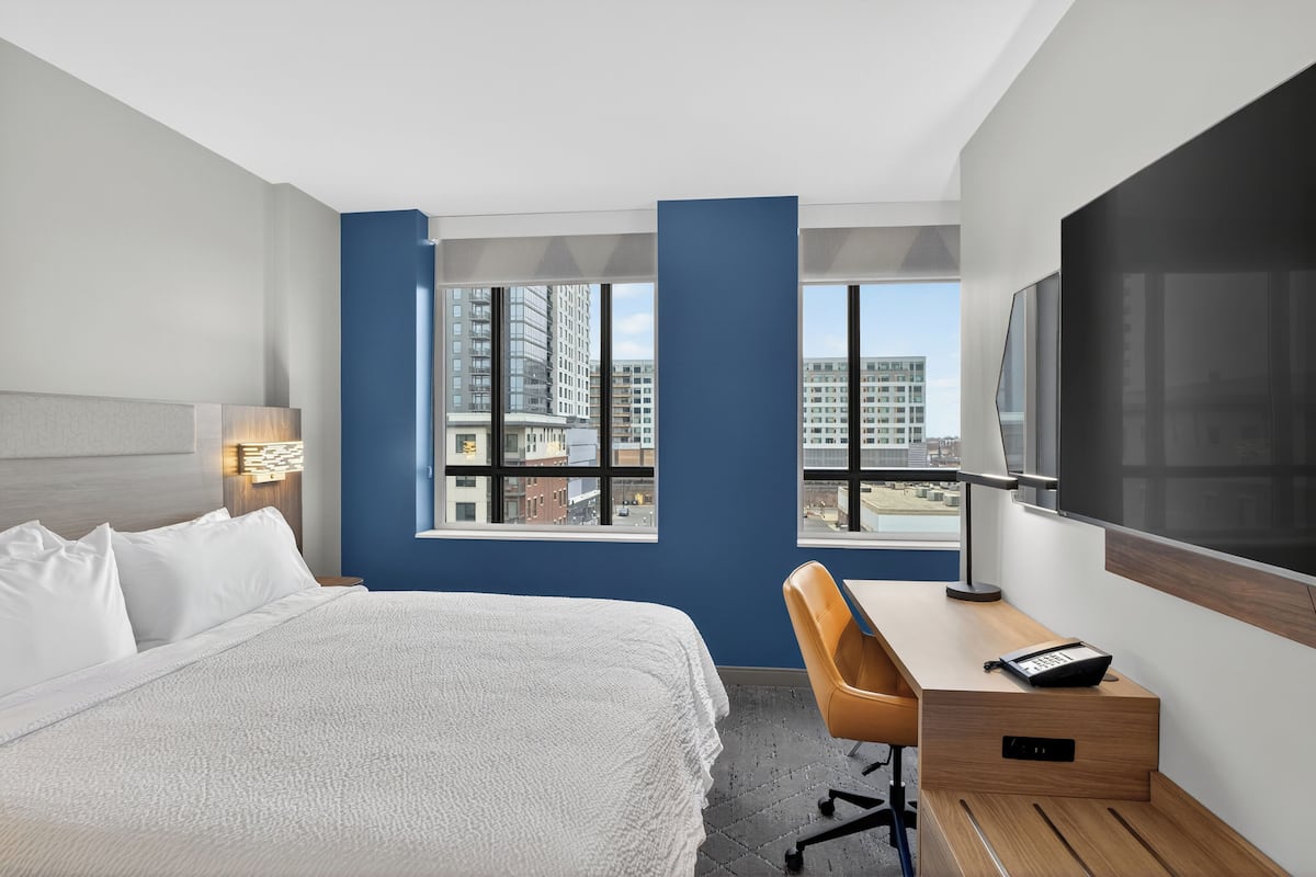Suite, 1 King Bed