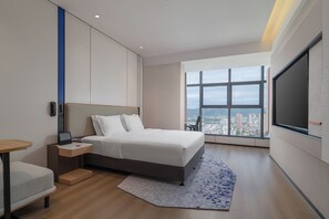 1 King Standard With Minifridge