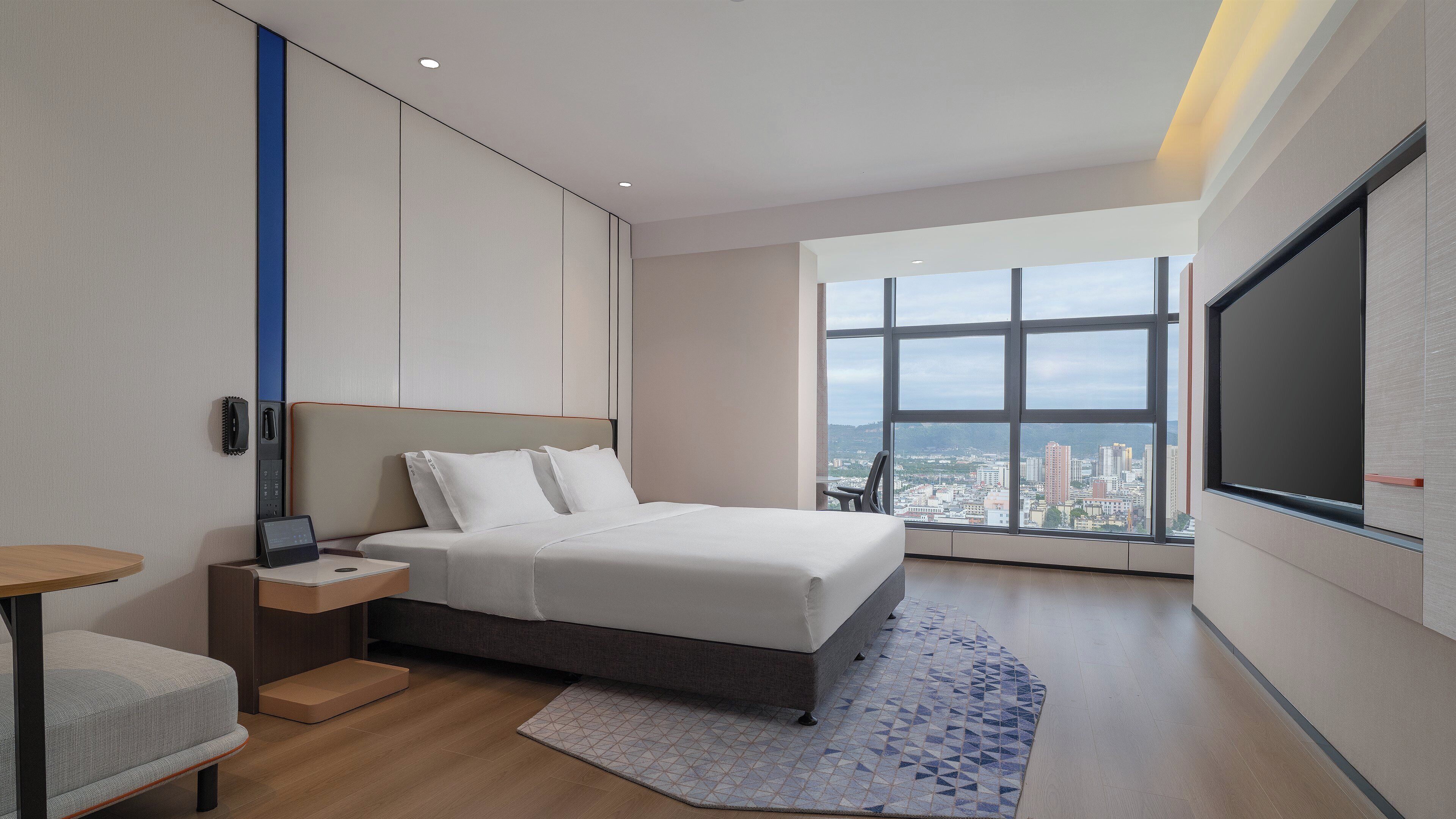 1 King Standard With Minifridge