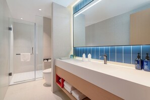 1 King Standard With Minifridge | Bathroom