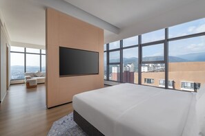 1 Bedroom Suite | Premium bedding, down duvets, desk, laptop workspace - Holiday Inn Express Kunming Yiliang Center by IHG (Kunming)