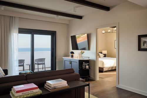 Suite, 1 Bedroom, Roll-in Shower, Balcony (Mobility Accessible, Bay View) | Living area