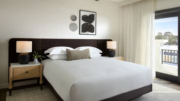 Seprai premium, bantalan ekstra lembut, minibar, dan brankas