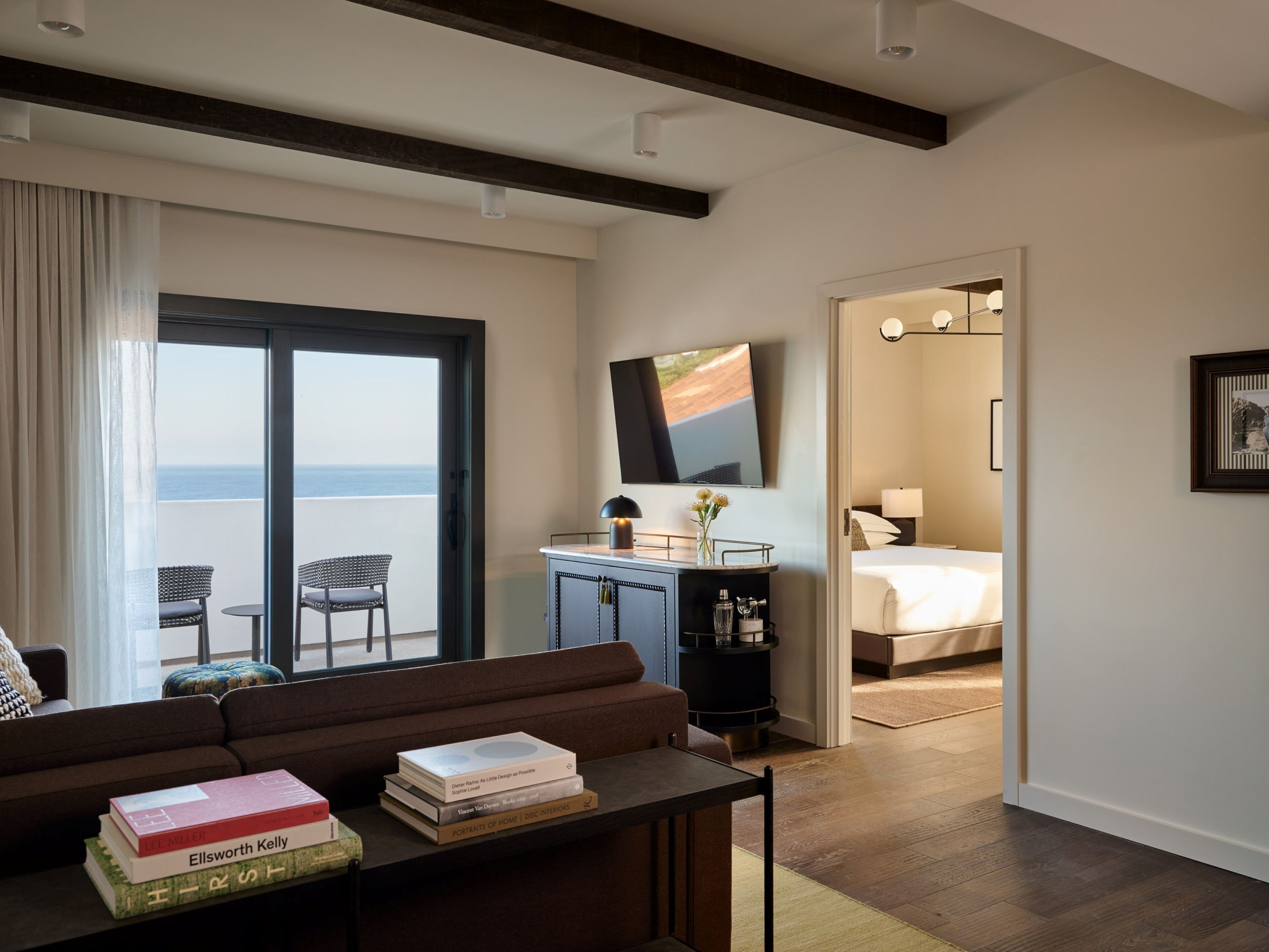 Ropa de cama de alta calidad, camas con pillow-top y minibar 