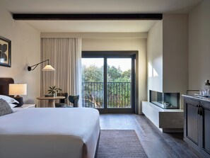 Premium Room, 1 Katil Raja (King), Fireplace (Juliet Balcony) | Peralatan tempat tidur premium, tilam berlapik, bar mini 