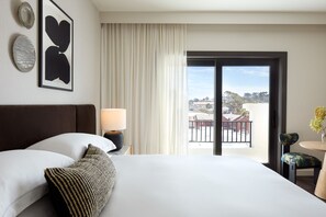 Premium bedding, pillowtop beds, minibar, in-room safe