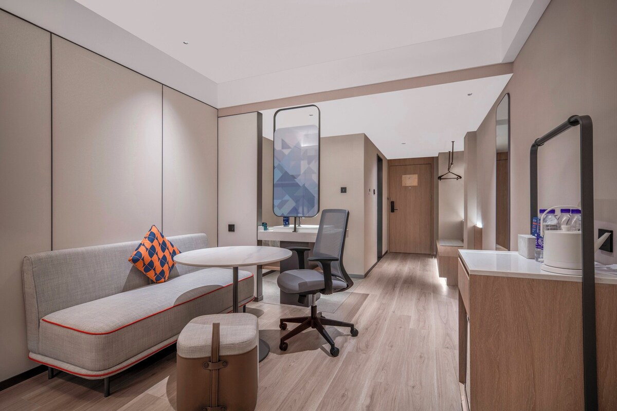 Habitación, 2 camas matrimoniales, para no fumadores | Ropa de cama de alta calidad, edredón y escritorio 