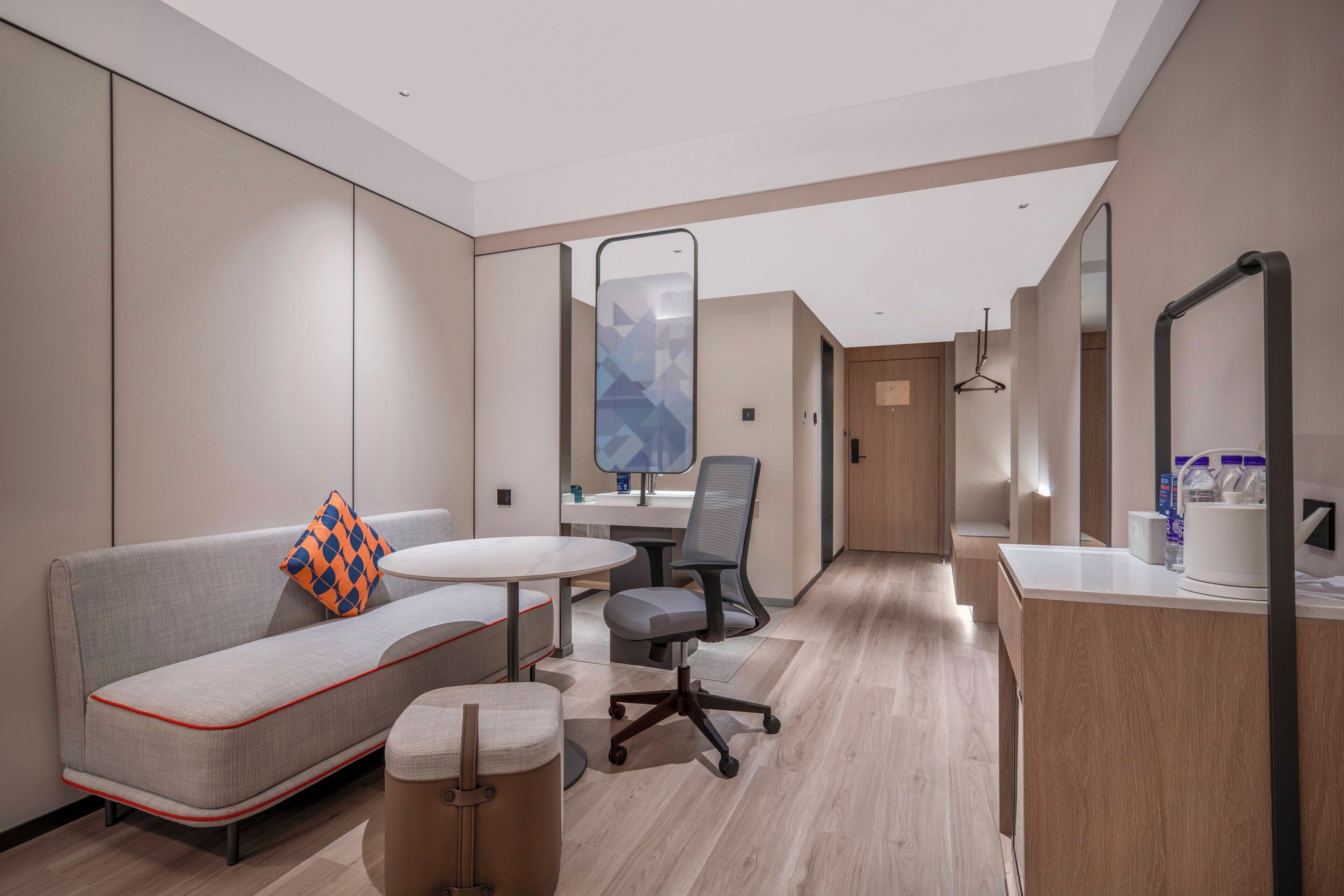 2 Double Standand | Premium bedding, down duvets, desk, laptop workspace