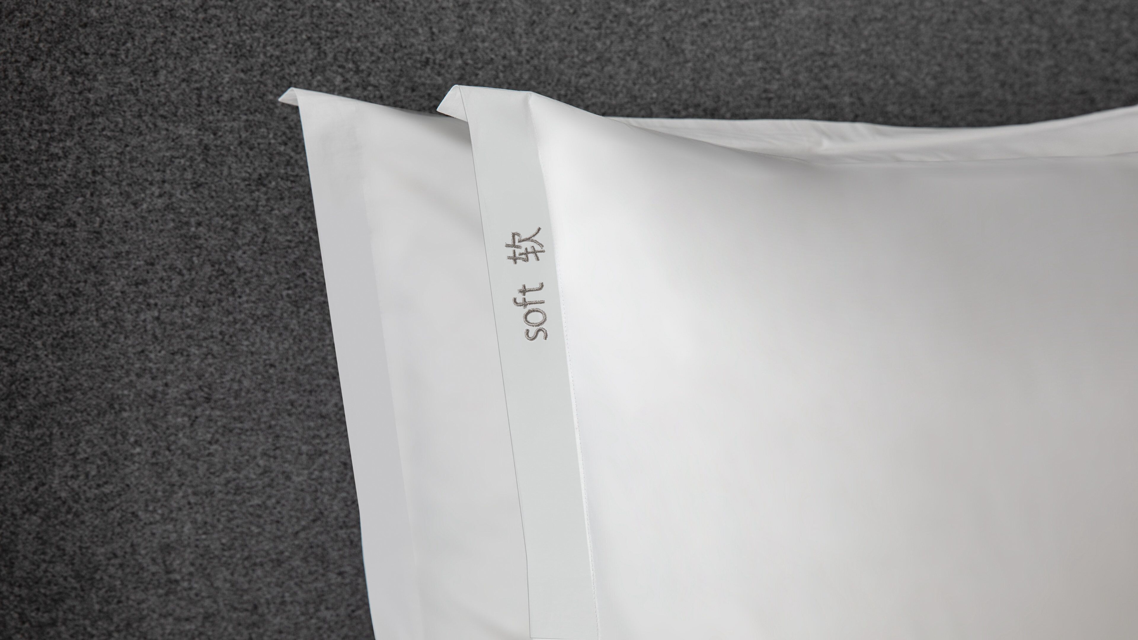 Bộ đồ giường cao cấp, chăn bông, bàn 