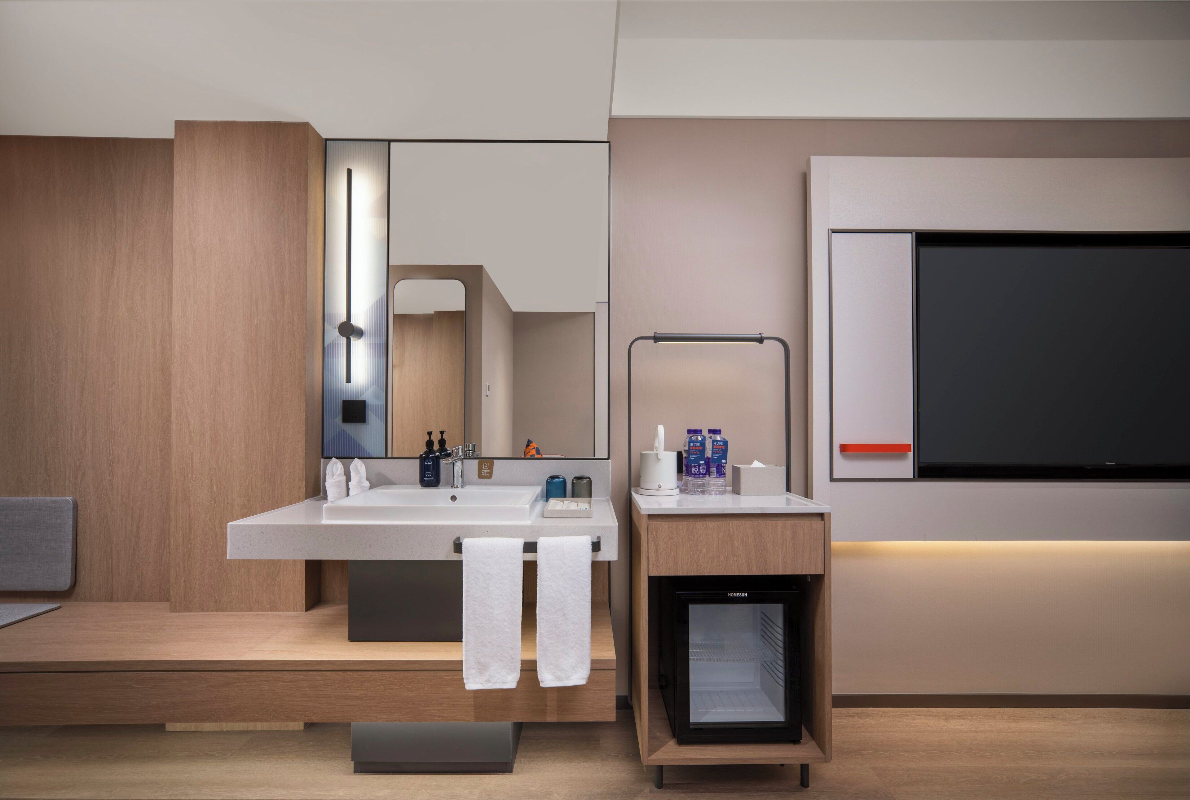 2 Single Standard | Premium bedding, down duvets, desk, laptop workspace