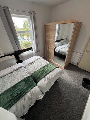 2 bedrooms, iron/ironing board, WiFi, bed sheets