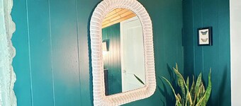 Cozy 1 bd apt-make you feel like home in the village of Liverpool