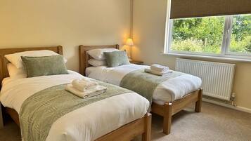 2 bedrooms, iron/ironing board, WiFi (free), bed sheets