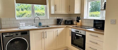 Coffee/tea maker, fridge, microwave, oven
