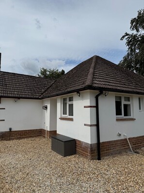 Exterior - Pendene - Countryside View (Hinton)