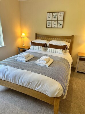 Bedroom - Pendene - Countryside View (Hinton)