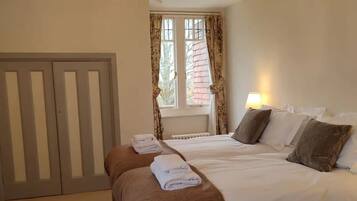 8 bedrooms, iron/ironing board, travel cot, free WiFi
